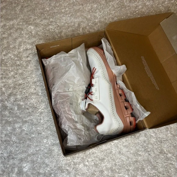 On CloudAway Running Shoe - Picture 8 of 10